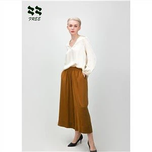 Cho‘ntaklari bilan elastik yuqori belli erkin shim