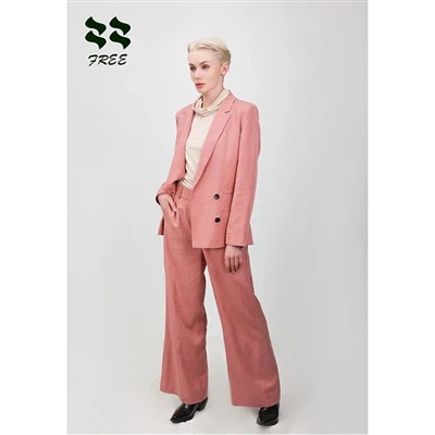 Ayollar ofisining kostyumlari